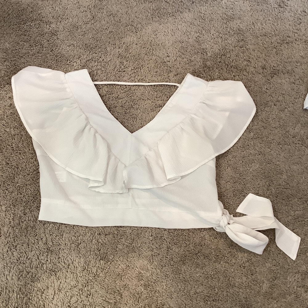 Ruffled white short sleeve blouse